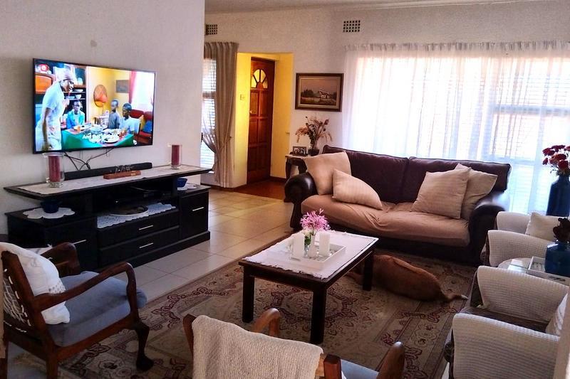 4 Bedroom Property for Sale in Peerless Park East Western Cape